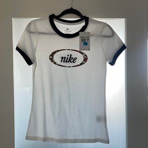 New Nike Womens Tee
